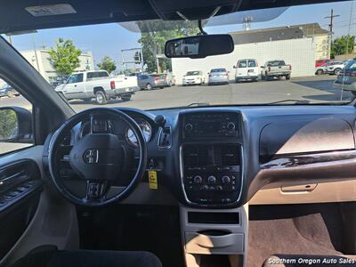 2015 Dodge Grand Caravan SE   - Photo 9 - Medford, OR 97501