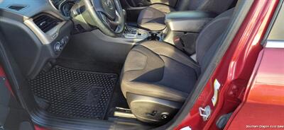 2015 Jeep Cherokee Altitude   - Photo 3 - Medford, OR 97501