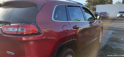 2015 Jeep Cherokee Altitude   - Photo 6 - Medford, OR 97501