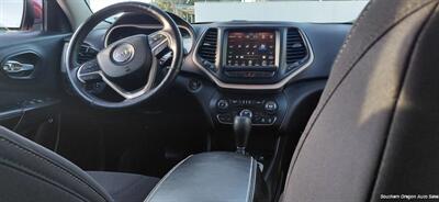 2015 Jeep Cherokee Altitude   - Photo 8 - Medford, OR 97501