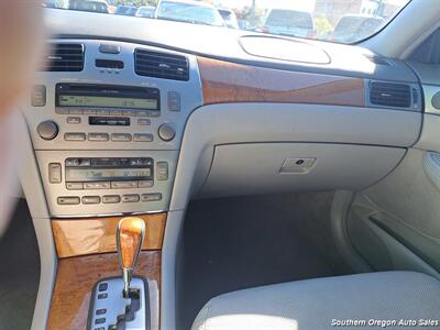 2005 Lexus ES   - Photo 7 - Medford, OR 97501