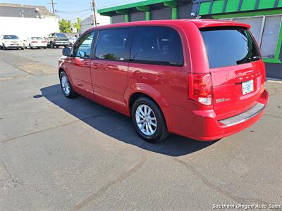 2013 Dodge Grand Caravan SXT   - Photo 11 - Medford, OR 97501