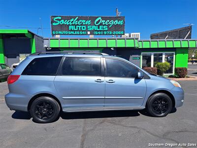 2006 Toyota Sienna XLE Limited 7 Passen   - Photo 1 - Medford, OR 97501