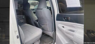 2011 Toyota Tacoma V6 - Photo 14 - Medford, OR 97501