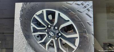 2011 Toyota Tacoma V6 - Photo 8 - Medford, OR 97501