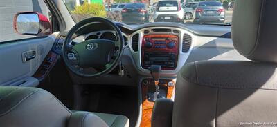 2004 Toyota Highlander - Photo 5 - Medford, OR 97501