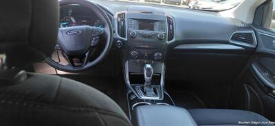 2017 Ford Edge SE   - Photo 5 - Medford, OR 97501