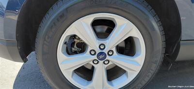 2017 Ford Edge SE   - Photo 7 - Medford, OR 97501