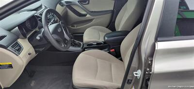 2016 Hyundai ELANTRA SE   - Photo 5 - Medford, OR 97501