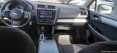 2018 Subaru Outback 2.5i Premium - Photo 4 - Medford, OR 97501