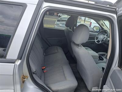 2006 Jeep Grand Cherokee Laredo   - Photo 2 - Medford, OR 97501