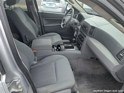 2006 Jeep Grand Cherokee Laredo   - Photo 3 - Medford, OR 97501