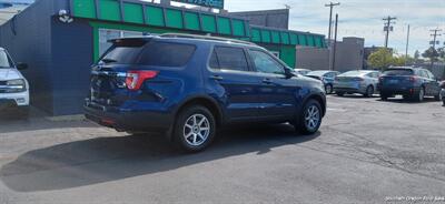 2016 Ford Explorer   - Photo 2 - Medford, OR 97501
