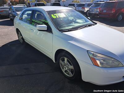 2005 Honda Accord Hybrid w/Navi   - Photo 2 - Medford, OR 97501