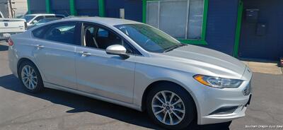 2017 Ford Fusion SE - Photo 2 - Medford, OR 97501