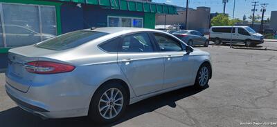 2017 Ford Fusion SE - Photo 3 - Medford, OR 97501
