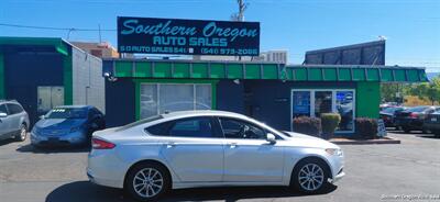 2017 Ford Fusion SE - Photo 1 - Medford, OR 97501