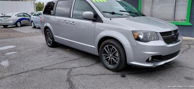 2018 Dodge Grand Caravan SE Plus   - Photo 3 - Medford, OR 97501