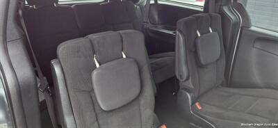 2018 Dodge Grand Caravan SE Plus   - Photo 5 - Medford, OR 97501