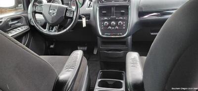 2018 Dodge Grand Caravan SE Plus   - Photo 4 - Medford, OR 97501