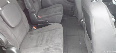 2018 Dodge Grand Caravan SE Plus   - Photo 2 - Medford, OR 97501