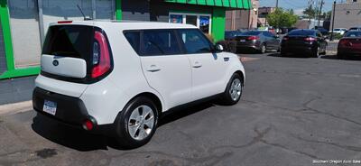 2016 Kia Soul   - Photo 2 - Medford, OR 97501