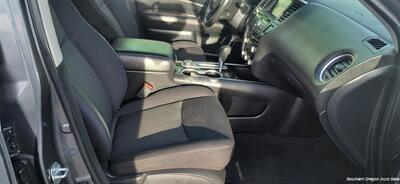 2018 Nissan Pathfinder SV   - Photo 6 - Medford, OR 97501