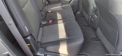 2018 Nissan Pathfinder SV   - Photo 3 - Medford, OR 97501