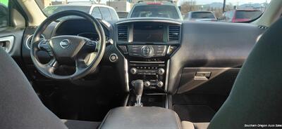2018 Nissan Pathfinder SV   - Photo 5 - Medford, OR 97501