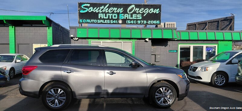 2018 Nissan Pathfinder SV   - Photo 1 - Medford, OR 97501
