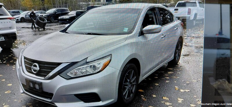 2016 Nissan Altima 2.5 S   - Photo 1 - Medford, OR 97501