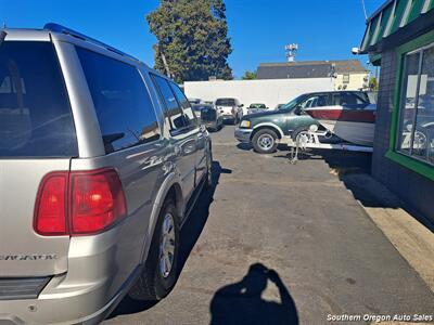 2003 Lincoln Navigator   - Photo 3 - Medford, OR 97501