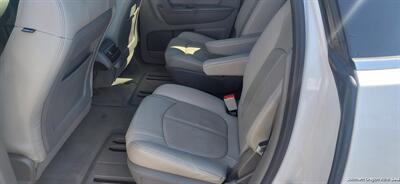 2016 Chevrolet Traverse LT   - Photo 6 - Medford, OR 97501