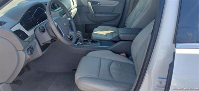 2016 Chevrolet Traverse LT   - Photo 2 - Medford, OR 97501