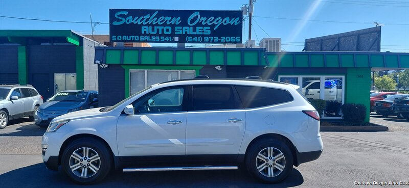 2016 Chevrolet Traverse LT   - Photo 1 - Medford, OR 97501