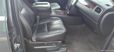 2008 GMC Yukon XL Denali   - Photo 8 - Medford, OR 97501