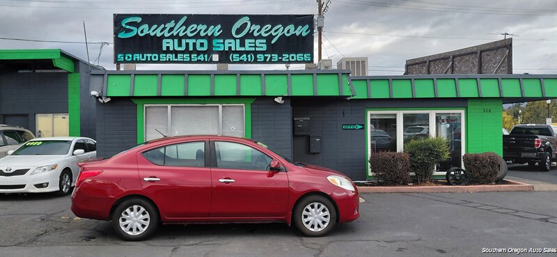2012 Nissan Versa 1.6 SL   - Photo 1 - Medford, OR 97501