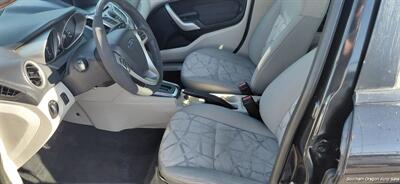 2011 Ford Fiesta SE   - Photo 5 - Medford, OR 97501