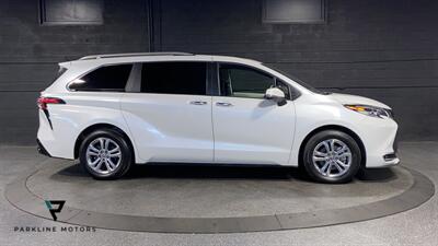 2022 Toyota Sienna Platinum 7 Passenger   - Photo 9 - South Salt Lake City, UT 84115