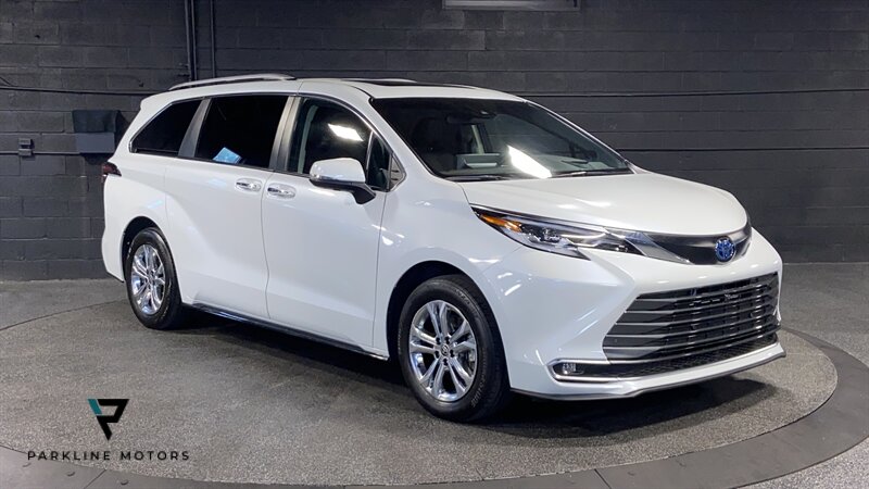 2022 Toyota Sienna Platinum 7 Passenger   - Photo 1 - South Salt Lake City, UT 84115