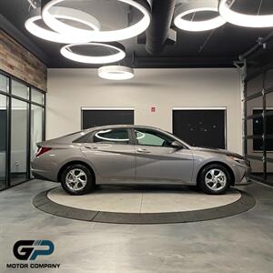 2022 Hyundai Elantra SE   - Photo 2 - Kaysville, UT 84037