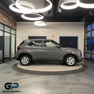 2022 Hyundai Venue SE   - Photo 2 - Kaysville, UT 84037