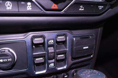 2020 Jeep Gladiator Sport   - Photo 37 - Nashville, TN 37217