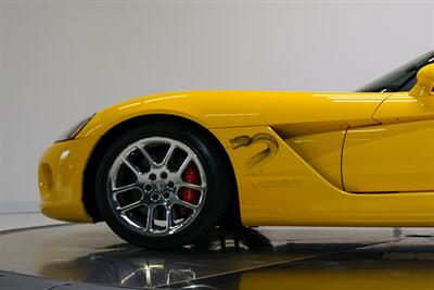 2005 Dodge Viper SRT-10   - Photo 15 - Nashville, TN 37217