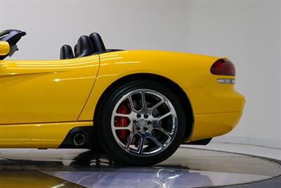 2005 Dodge Viper SRT-10   - Photo 16 - Nashville, TN 37217