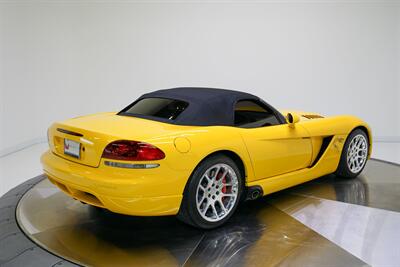 2005 Dodge Viper SRT-10   - Photo 11 - Nashville, TN 37217