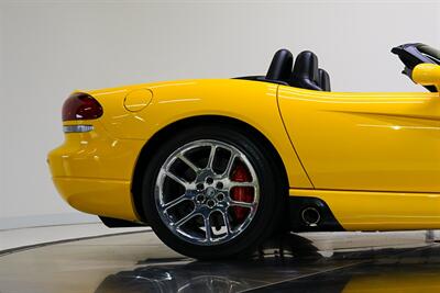 2005 Dodge Viper SRT-10   - Photo 17 - Nashville, TN 37217