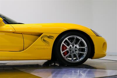 2005 Dodge Viper SRT-10   - Photo 18 - Nashville, TN 37217