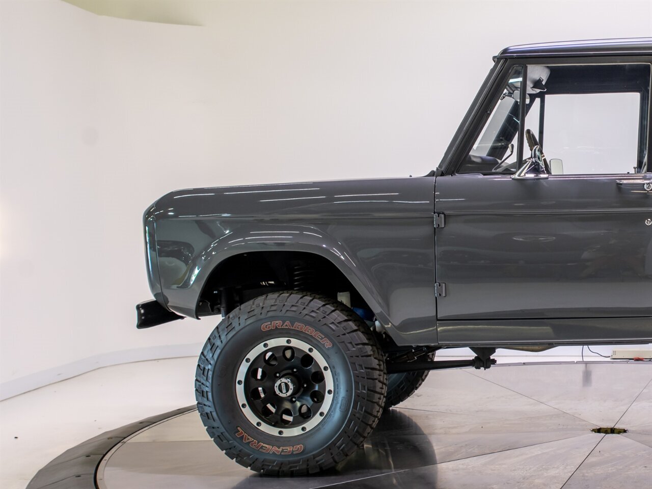 Maxlider 4-Door 1966 Ford Bronco SUV