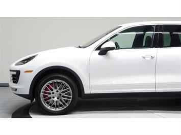 2015 Porsche Cayenne Turbo   - Photo 23 - Nashville, TN 37217